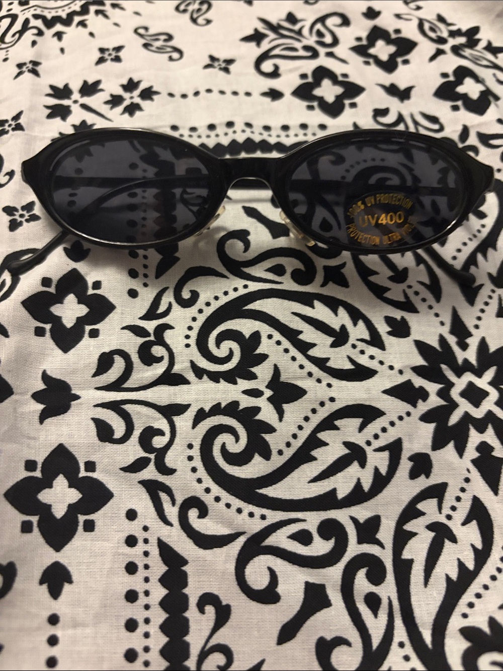 Men's Black Oval UV400 Sunglasses - Classic Style